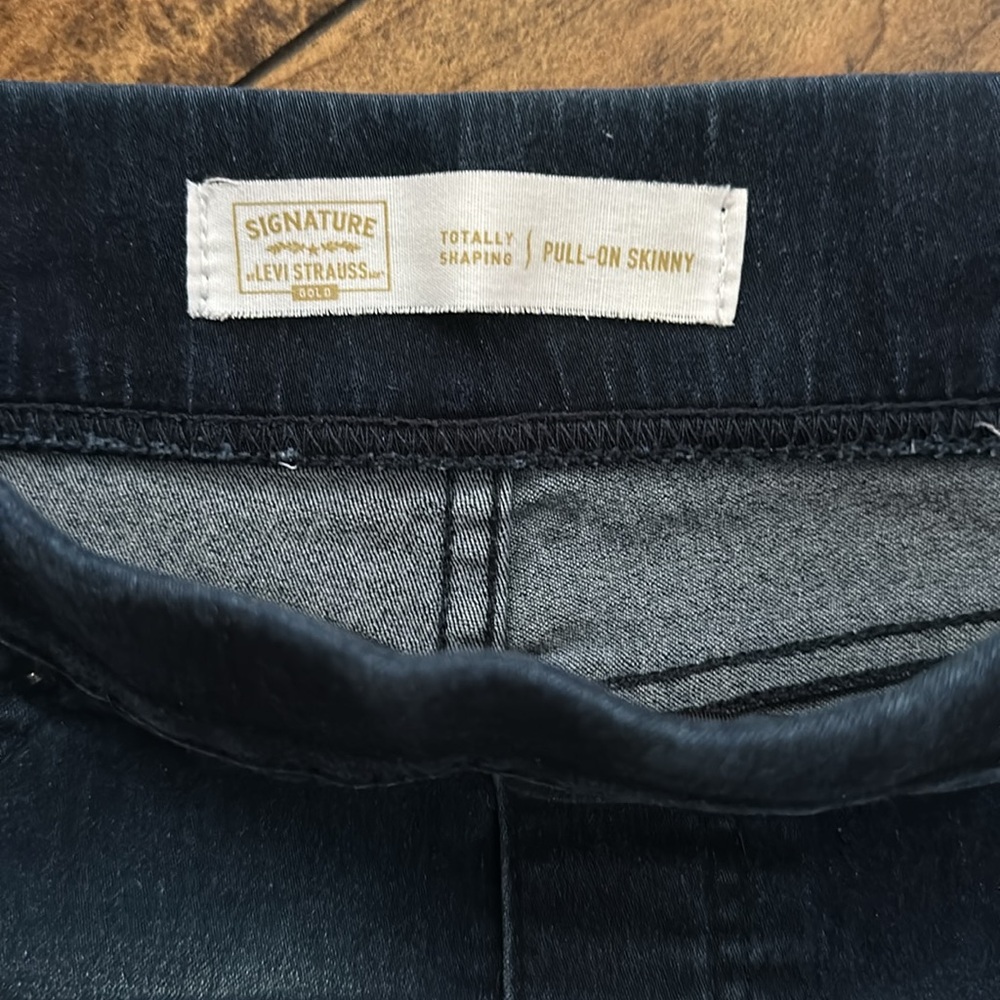 Women’s Signature Gold by Levi Strauss Pull-On Skinny Jeggings in size 14M - Picture 5 of 5